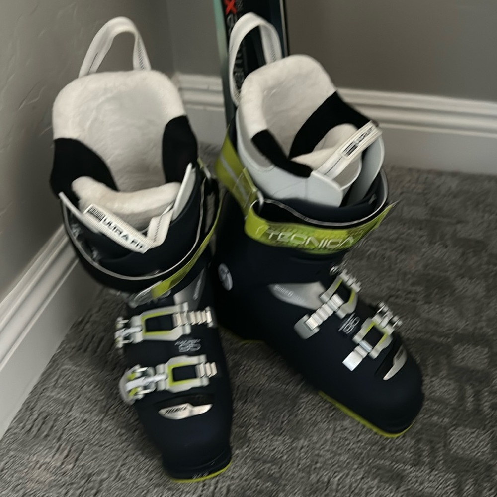 Tecnica Mach1 95W MV Ski Boots - Women's 2017 24.5, Blue - Picture 1 of 5